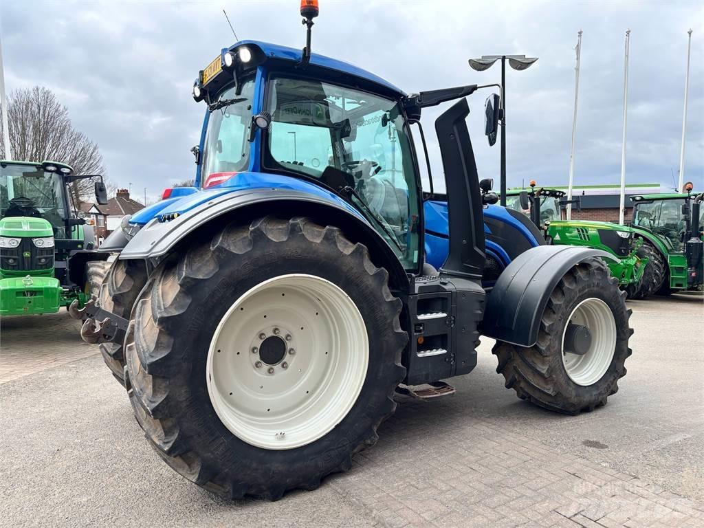 Valtra T234D Traktoren