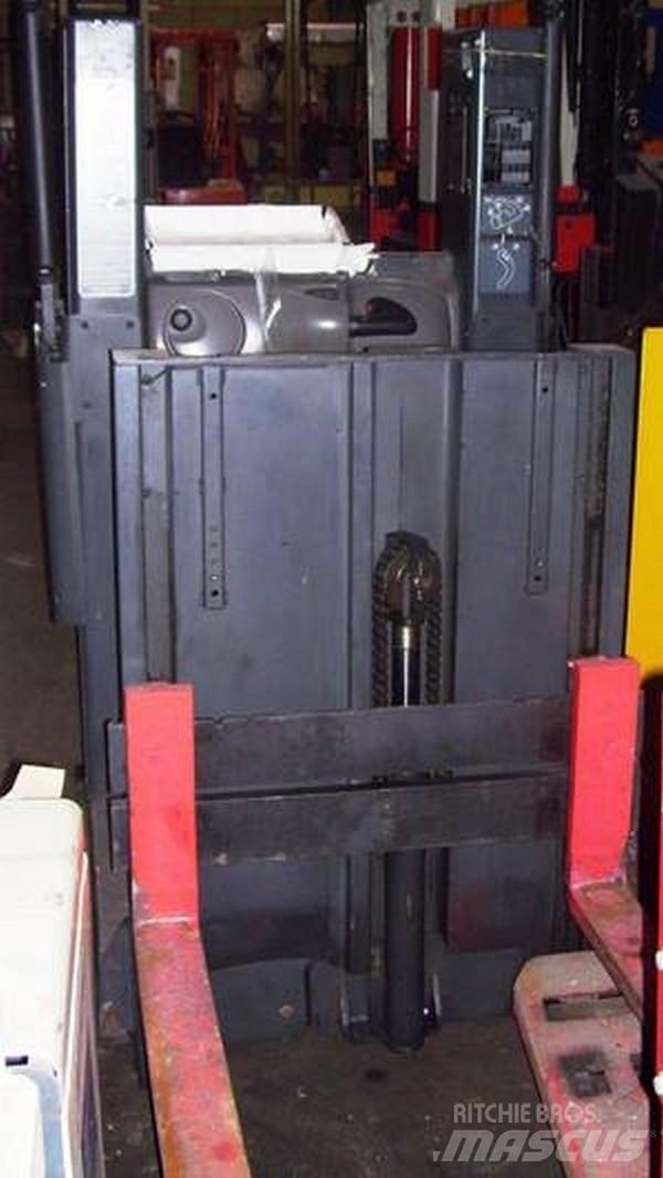 Raymond 212OPC Niederhub-Kommissionierer