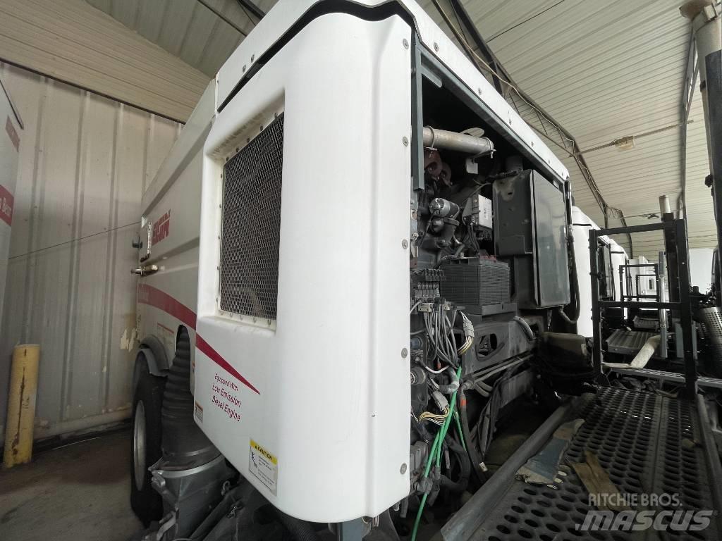 UD 3300 Kehrmaschine