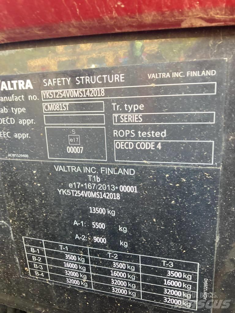 Valtra T 254 V Traktoren