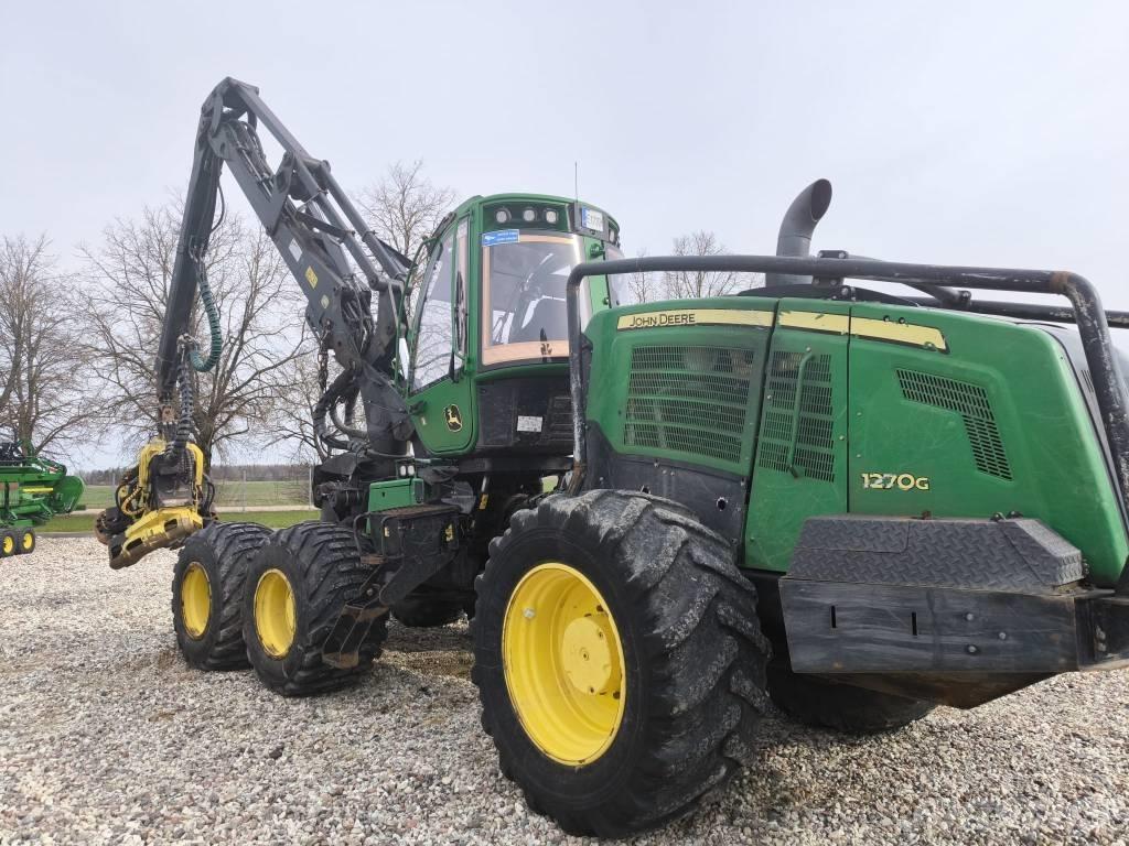 John Deere 1270G Harvester