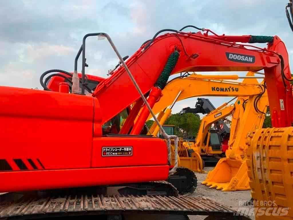 Doosan DX 225 LC Raupenbagger