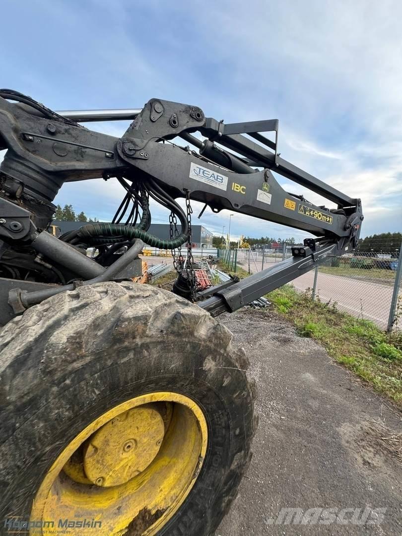 John Deere 1470G Harvester