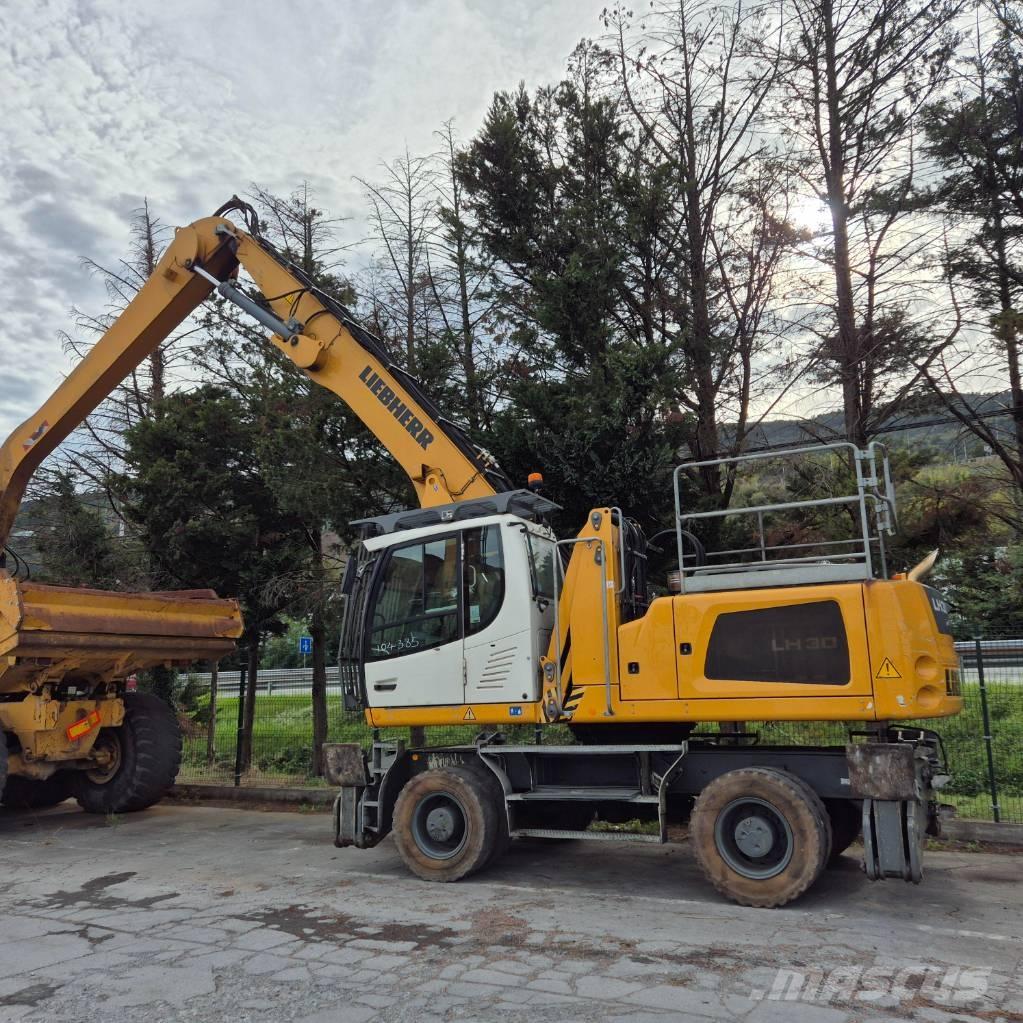 Liebherr LH 30 M Materialumschlag