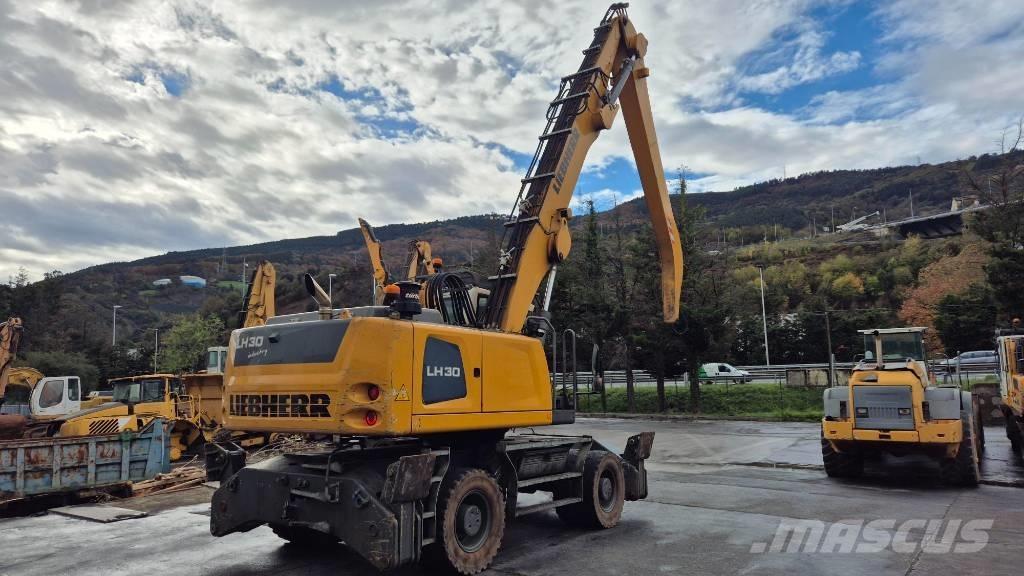Liebherr LH 30 M Materialumschlag