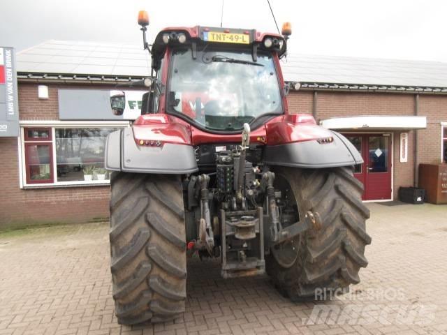 Valtra T174 VERSU Traktoren