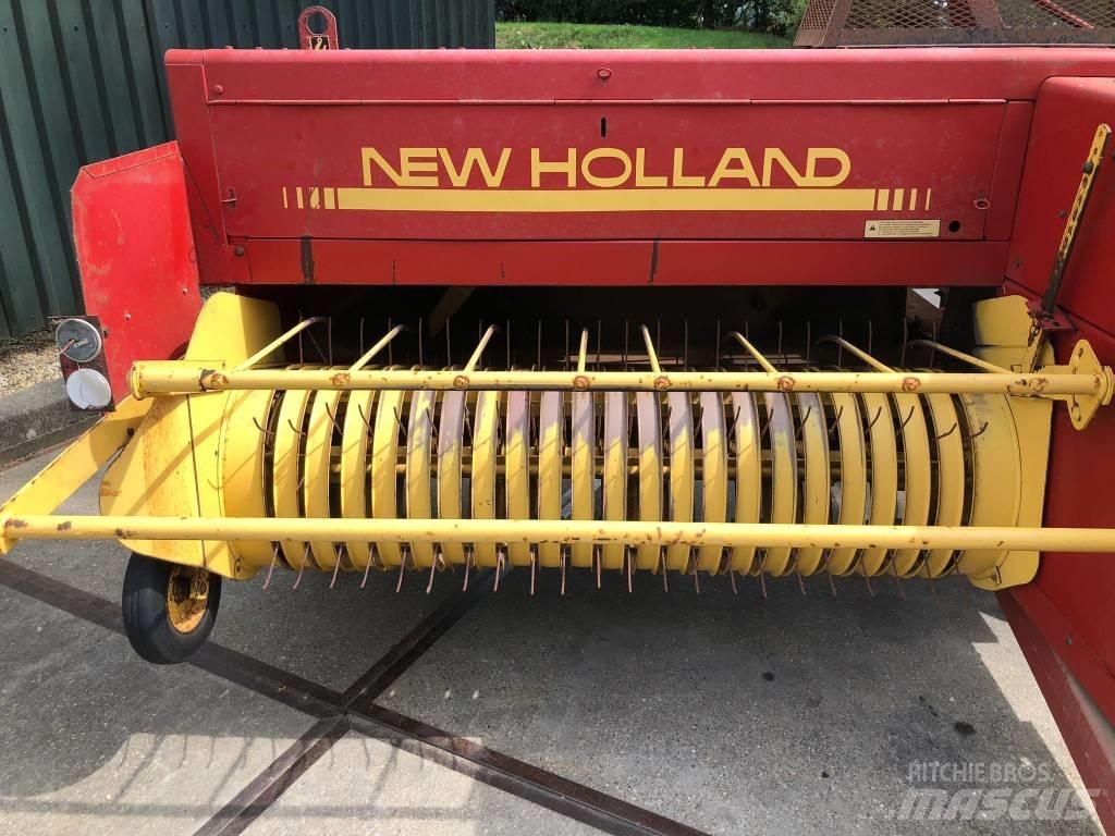 New Holland 570 Quaderpressen