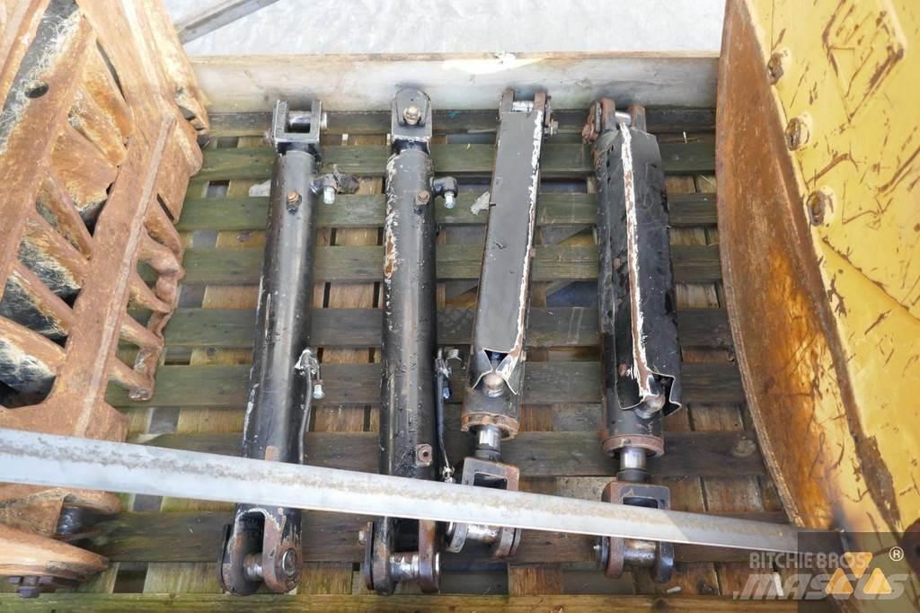 CAT 525D Grapple Transport Sonstige