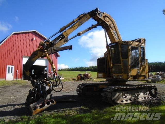 John Deere 653G Harvester