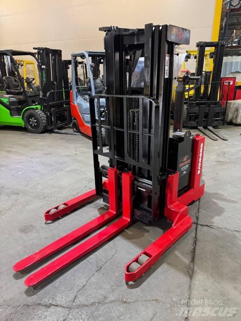 Raymond DSX040 Zelfrijdende stapelaars