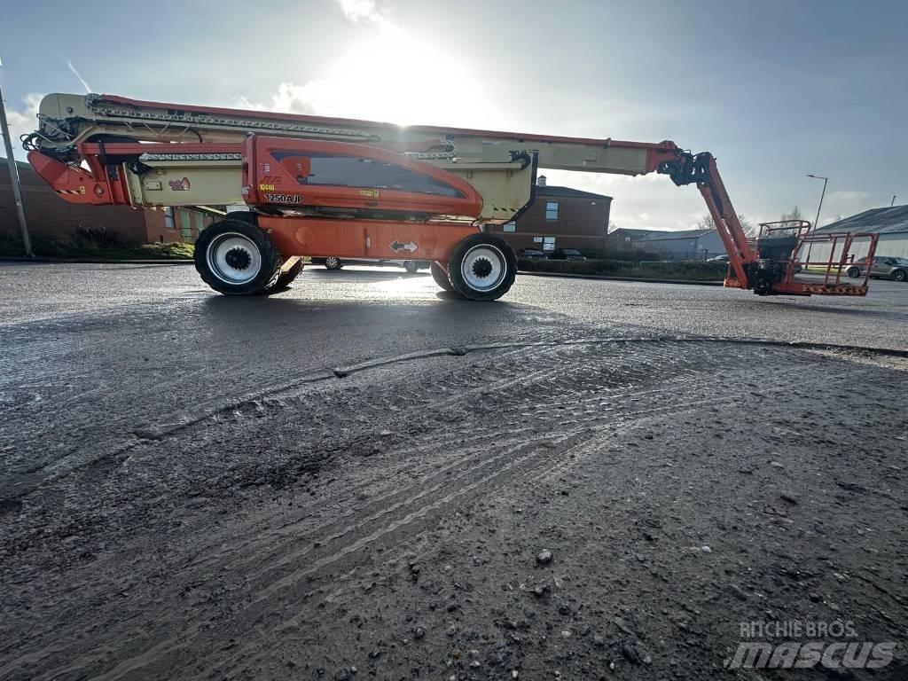 JLG 1250 AJP Gelenkteleskoparbeitsbühnen