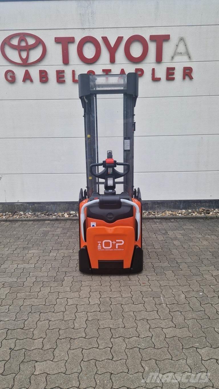 Toyota SPE160 Zelfrijdende stapelaars