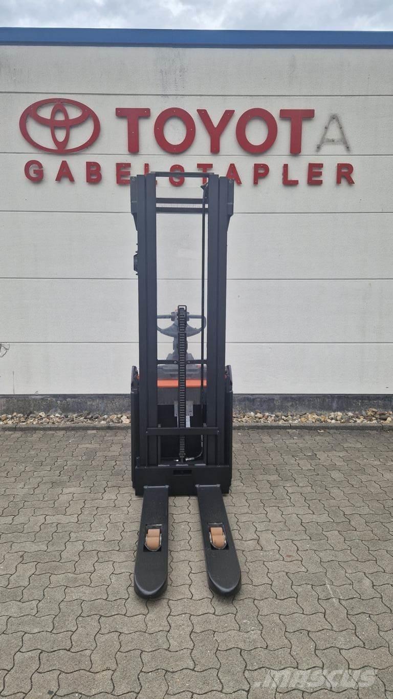 Toyota SPE160 Zelfrijdende stapelaars
