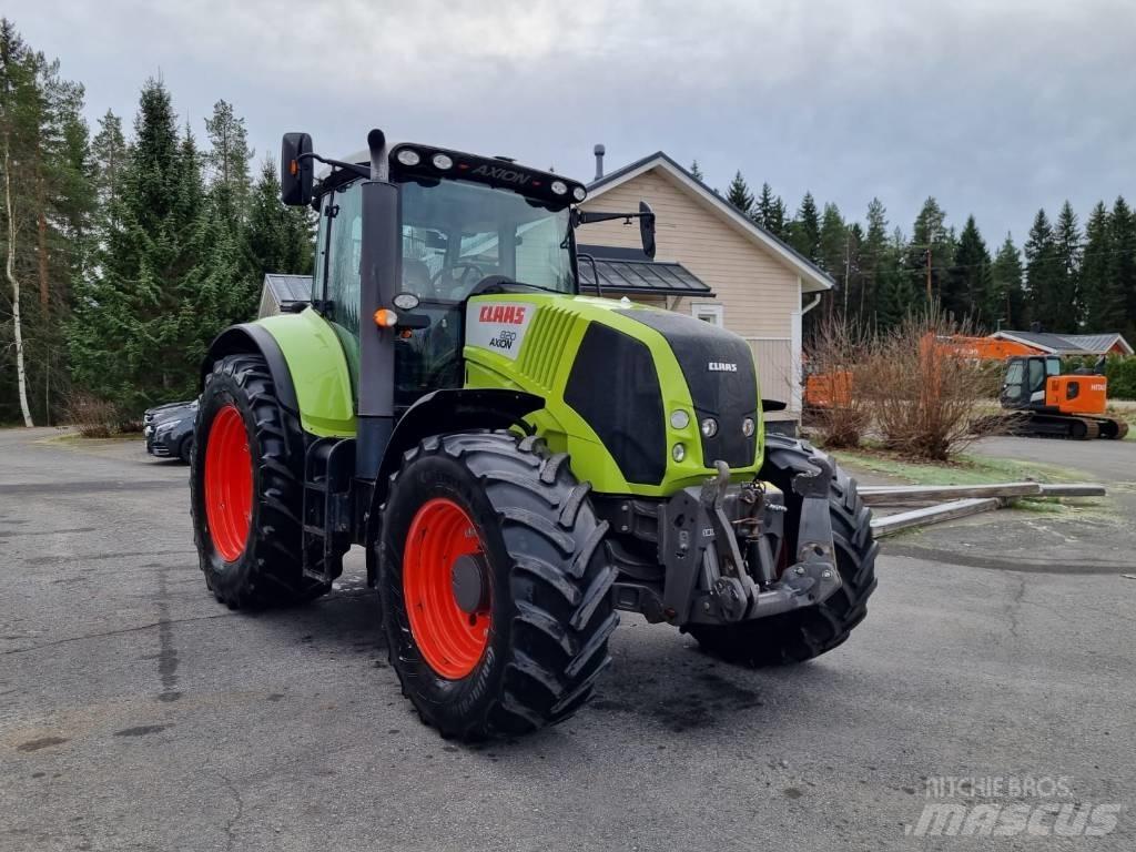 CLAAS 820 Axion Traktoren