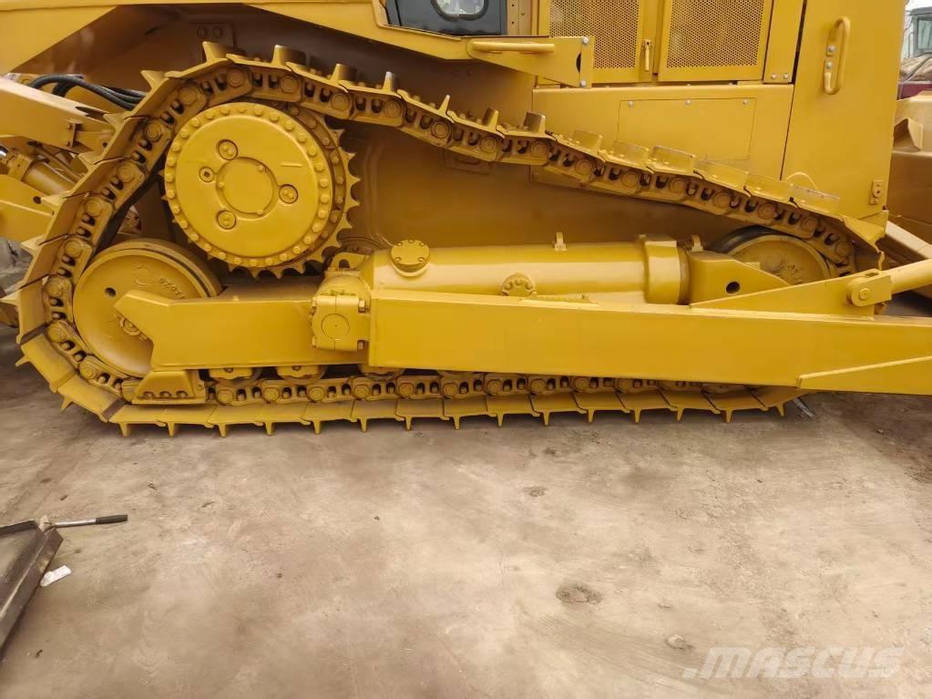 CAT D8 Bulldozer