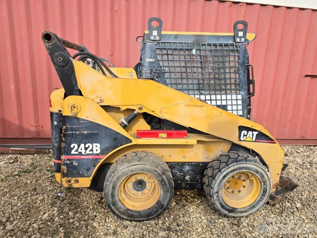 CAT 242 B Kompaktlader