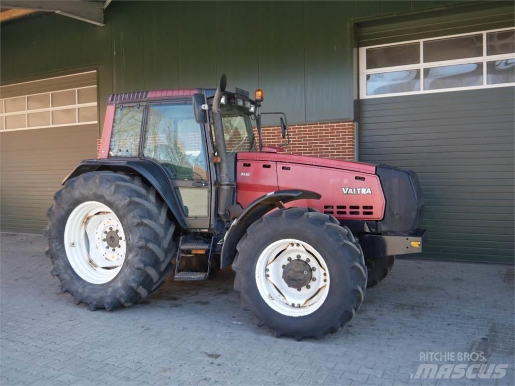 Valtra 8450 Traktoren