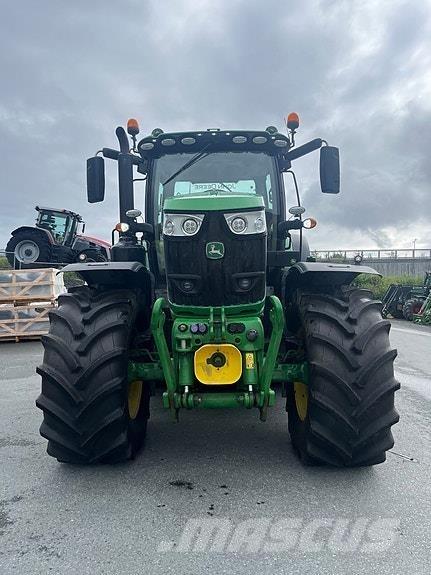 John Deere 6215R Traktoren