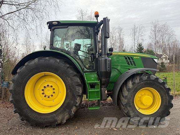 John Deere 6215R Traktoren
