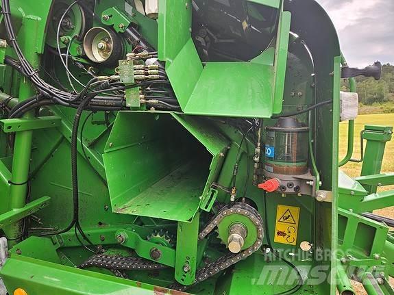 John Deere 744 Rundballenpressen