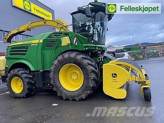 John Deere 8400 Schwader