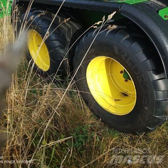 John Deere C441R Rundballenpressen