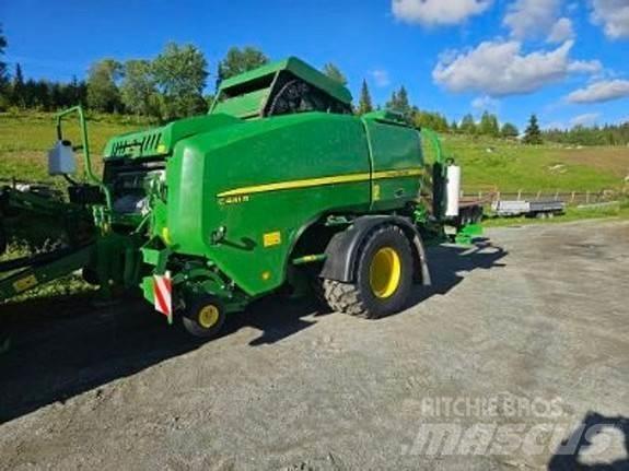 John Deere C441R Rundballenpressen