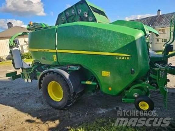 John Deere C441R Rundballenpressen