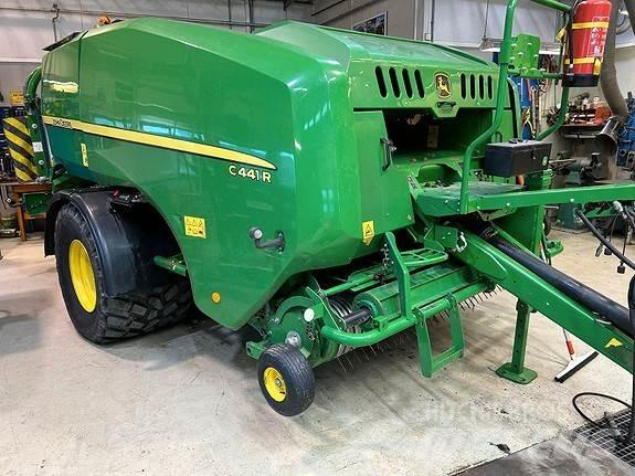 John Deere C441R Rundballenpressen