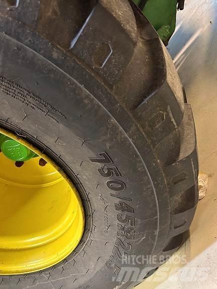 John Deere C441R Rundballenpressen