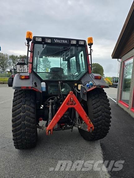 Valtra 6400 Traktoren