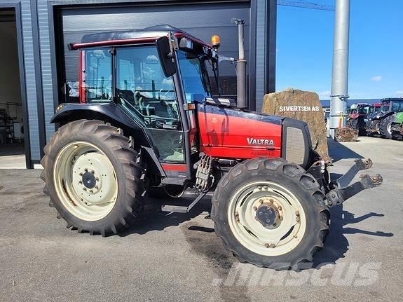 Valtra A75 - 4 Traktoren