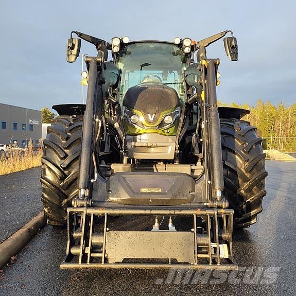 Valtra G135 Active Traktoren