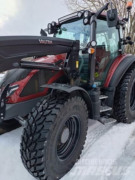 Valtra G135 Aktive Traktoren