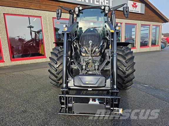 Valtra G135 Versu Traktoren