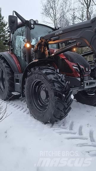Valtra G135A Traktoren