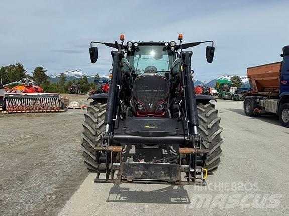 Valtra N174 Traktoren