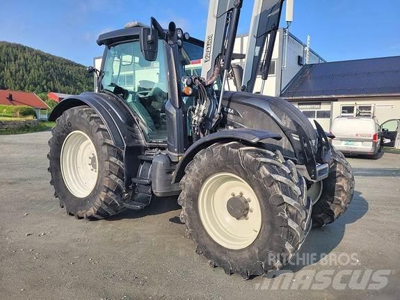 Valtra N174D Traktoren