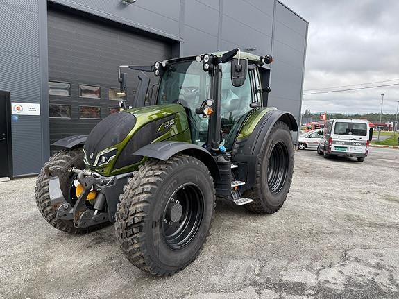 Valtra N175D Traktoren
