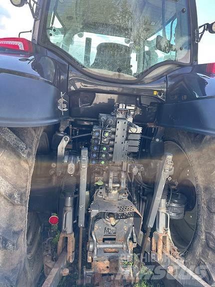 Valtra T 214 Traktoren