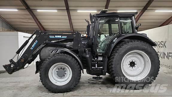 Valtra T182 Traktoren