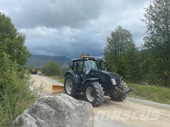 Valtra T203 Traktoren