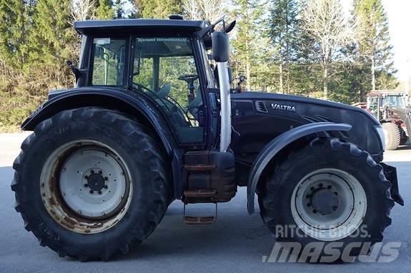 Valtra T213 Versu Traktoren