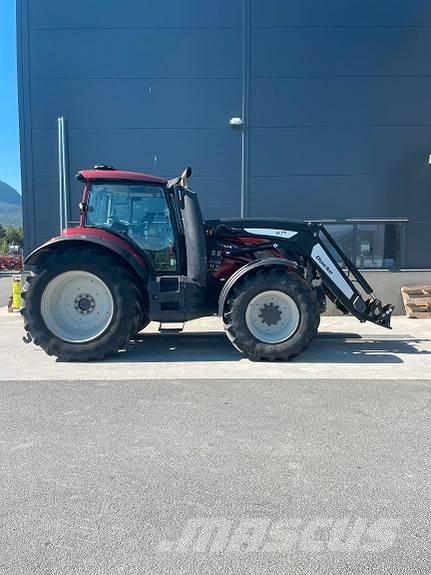Valtra T214 Traktoren