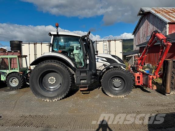 Valtra T214 Versu Traktoren