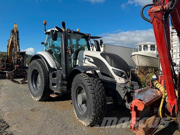 Valtra T214 Versu Traktoren