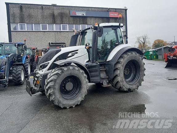 Valtra T234 Traktoren