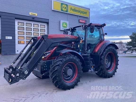 Valtra T235 Traktoren