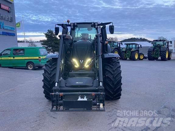 Valtra T235 Traktoren
