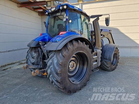 Valtra T235 Traktoren